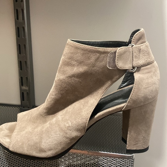 Stuart Weitzman  open suede shoe - Picture 3 of 3